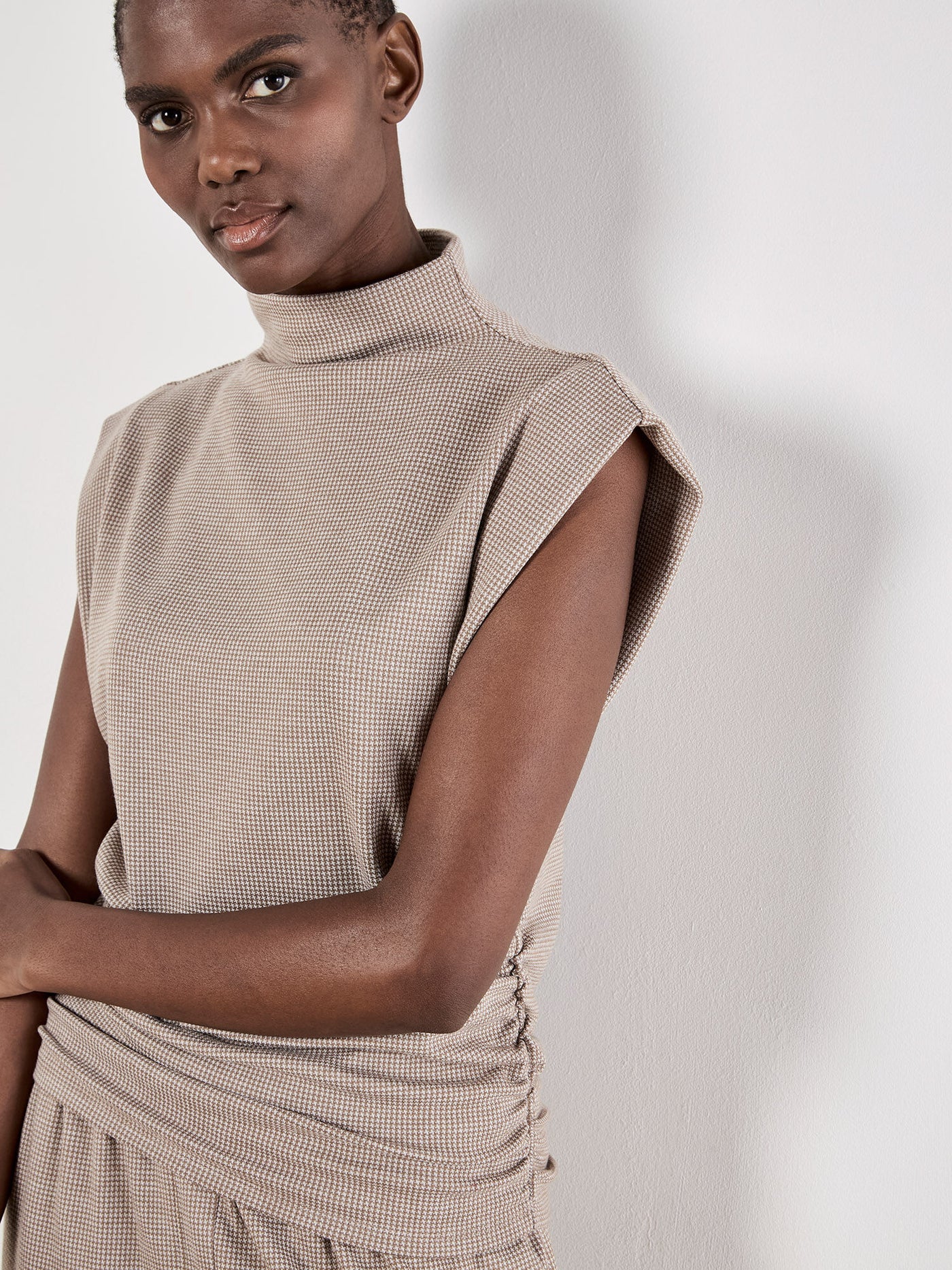 Mini Dogtooth Side Ruched Top - Stone