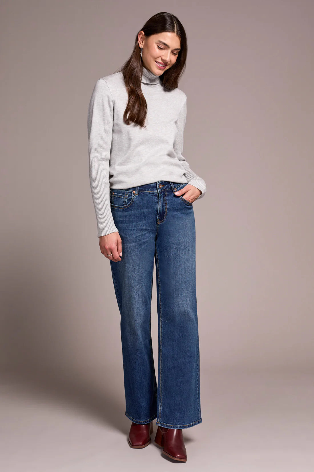 PETITE SOPHIA CURVY HUGGING WIDE JEANS - ANTIQUEBLUE