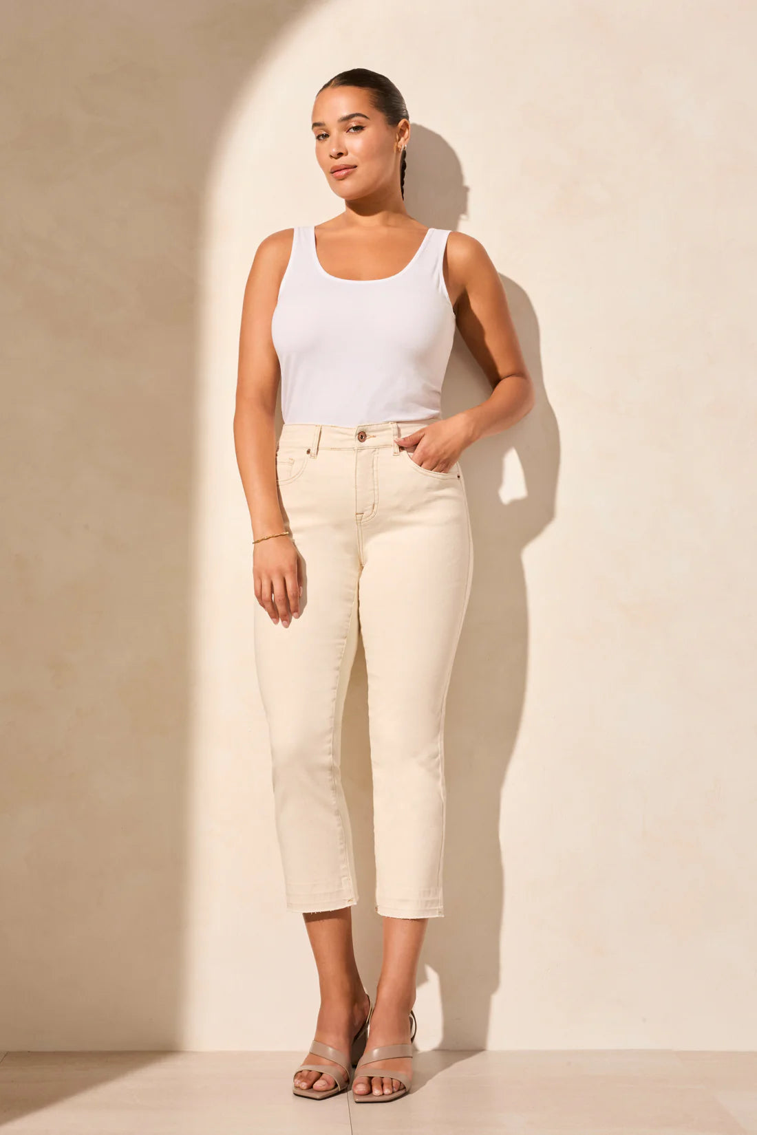Sophia Curvy Crop Jeans - ecru