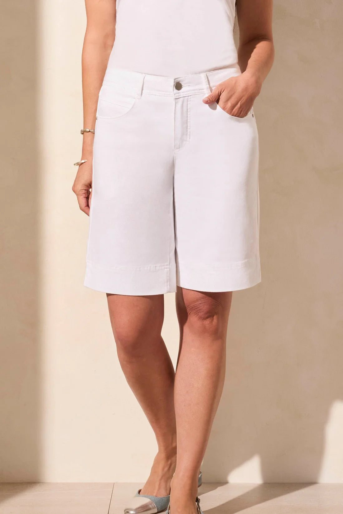 Comfort Stretch Wide-Leg Bermuda Shorts - white