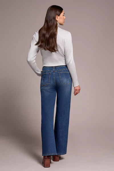 SOPHIA CURVY HUGGING WIDE JEANS ANTIQUEBLUE