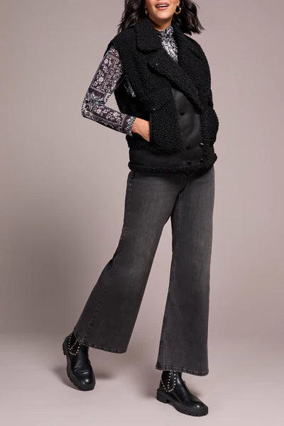 Sleeveless Sherpa Vest - black